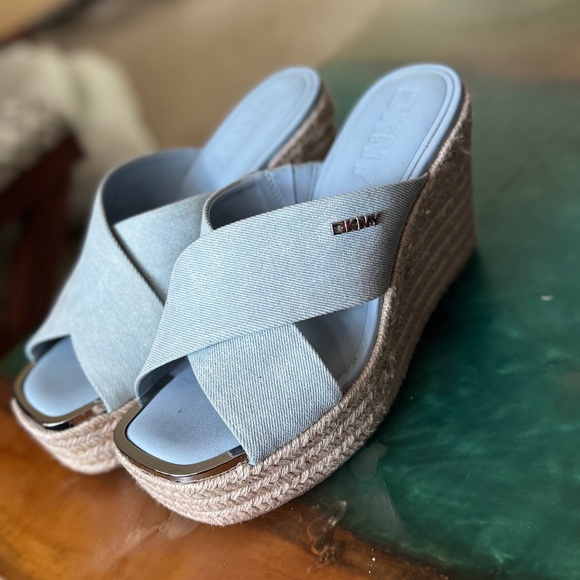 DKNY wedge - Picture 1 of 1